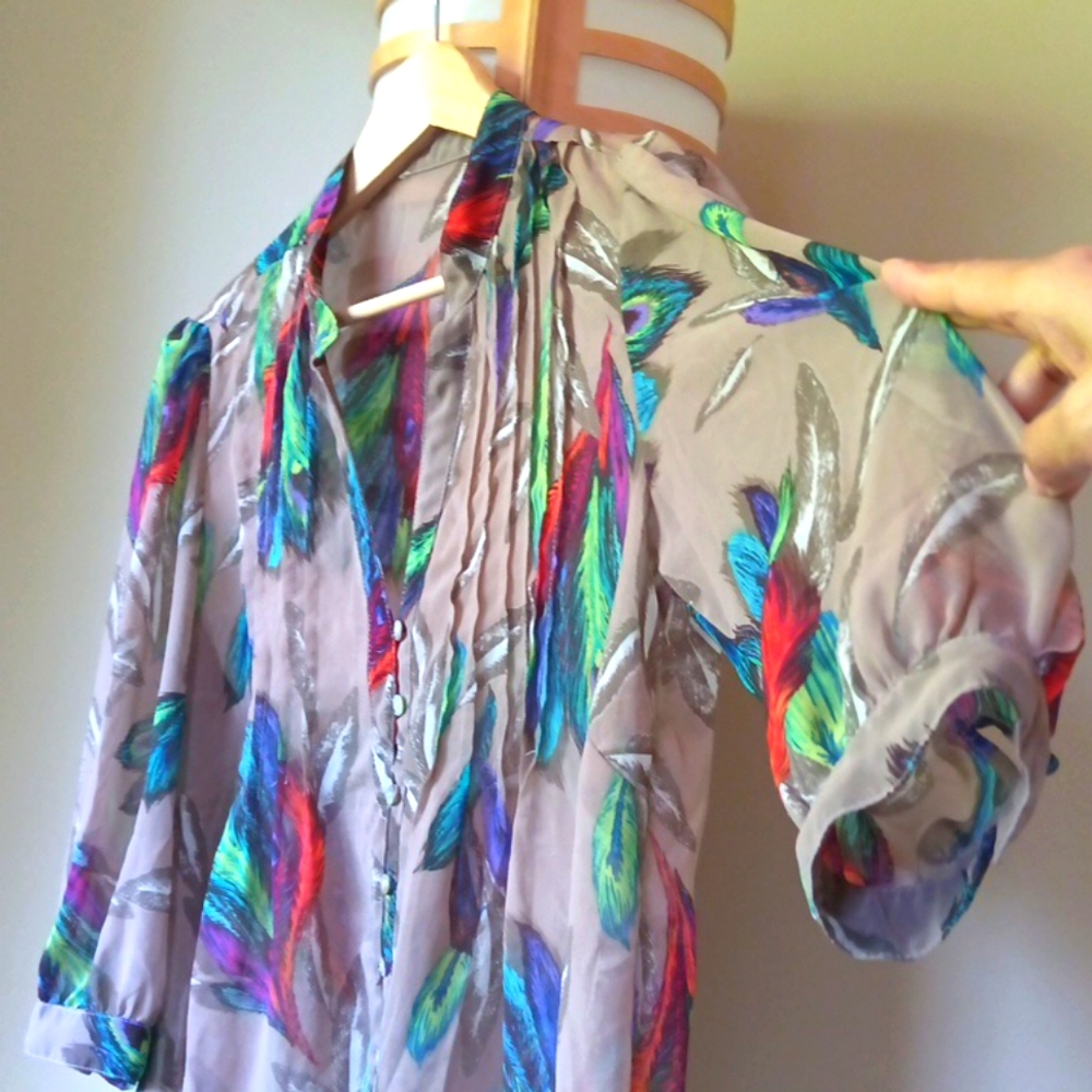 💸Free With Purchase Ptp22" Peacock Feather Print 3/4 Sleeve Sheer Blouse